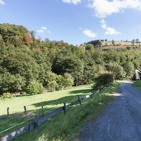 In Sauerland Nahe Winterberg Skifahren *