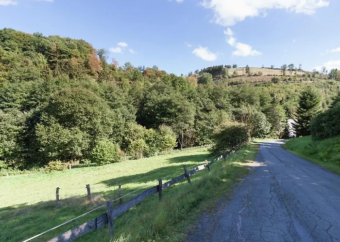 In Sauerland Nahe Winterberg Skifahren *